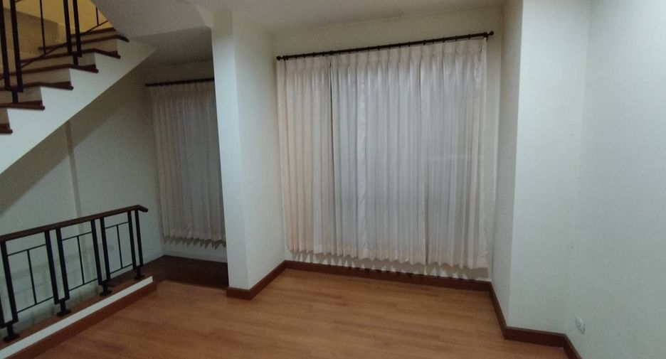 For sale 3 bedrooms townhouse in Mueang Nonthaburi, Nonthaburi