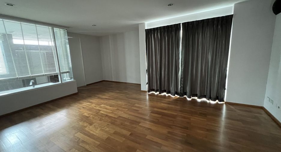 For rent and for sale 4 bedrooms house in Suan Luang, Bangkok