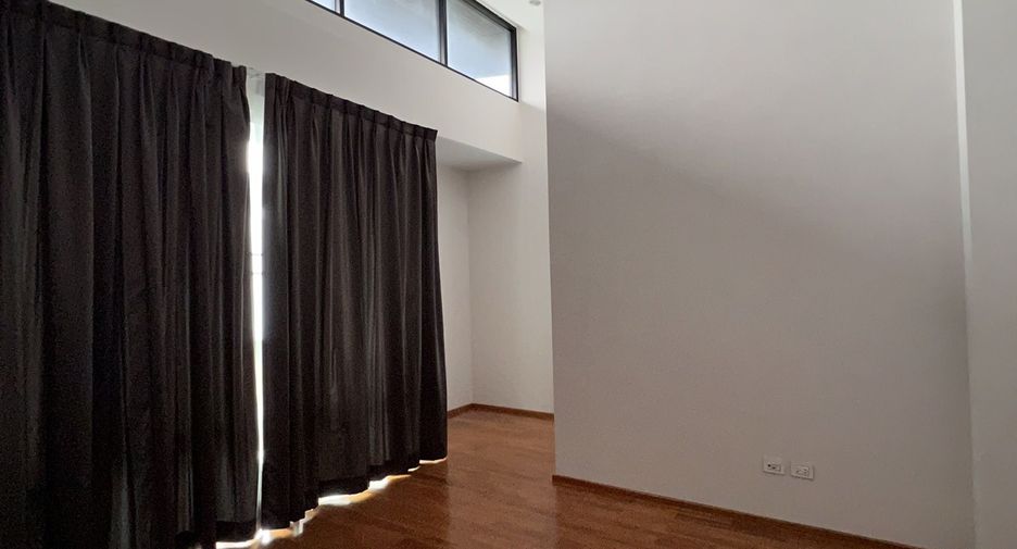 For rent and for sale 4 bedrooms house in Suan Luang, Bangkok