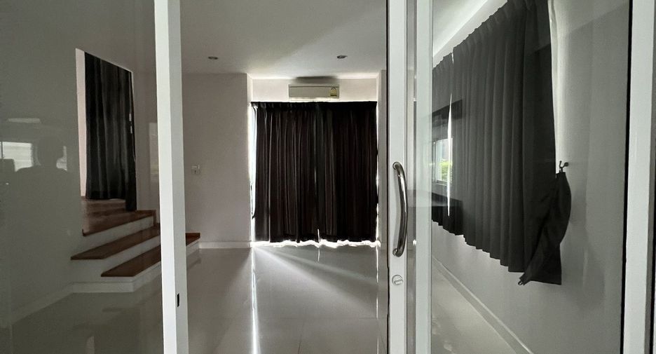 For rent and for sale 4 bedrooms house in Suan Luang, Bangkok