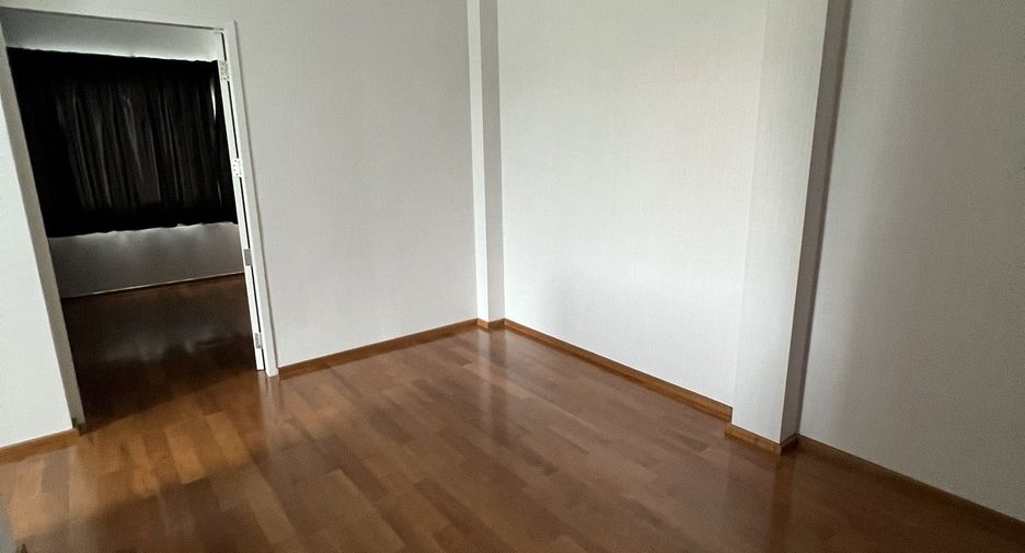 For rent and for sale 4 bedrooms house in Suan Luang, Bangkok