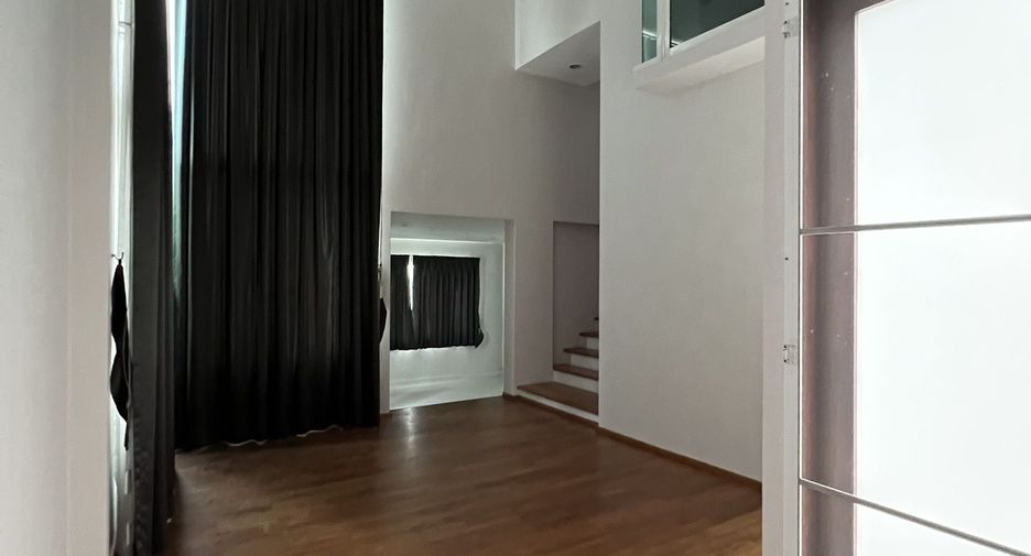 For rent and for sale 4 bedrooms house in Suan Luang, Bangkok