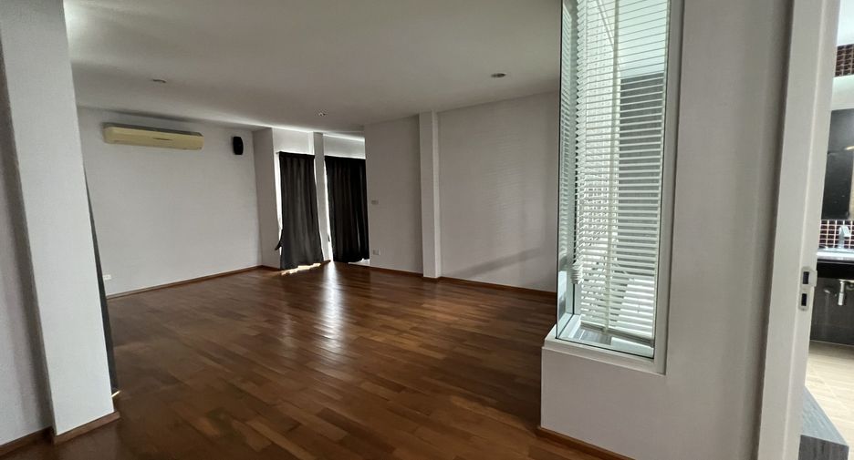 For rent and for sale 4 bedrooms house in Suan Luang, Bangkok