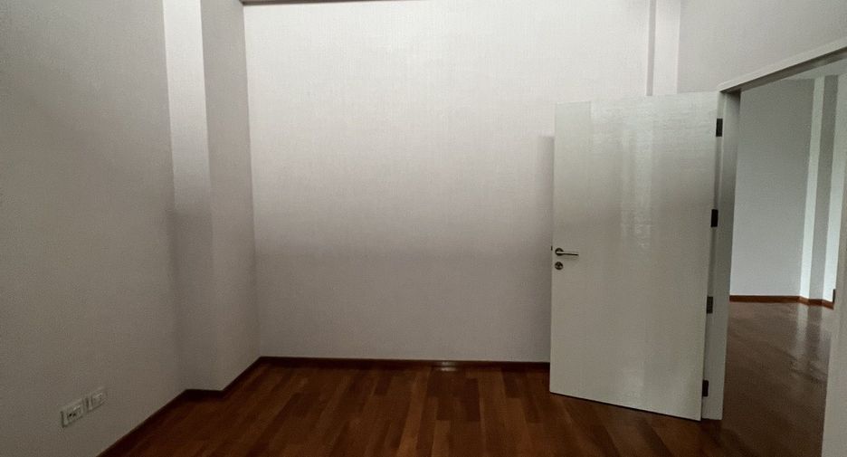 For rent and for sale 4 bedrooms house in Suan Luang, Bangkok