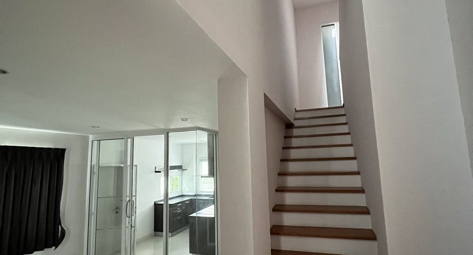 For rent and for sale 4 bedrooms house in Suan Luang, Bangkok