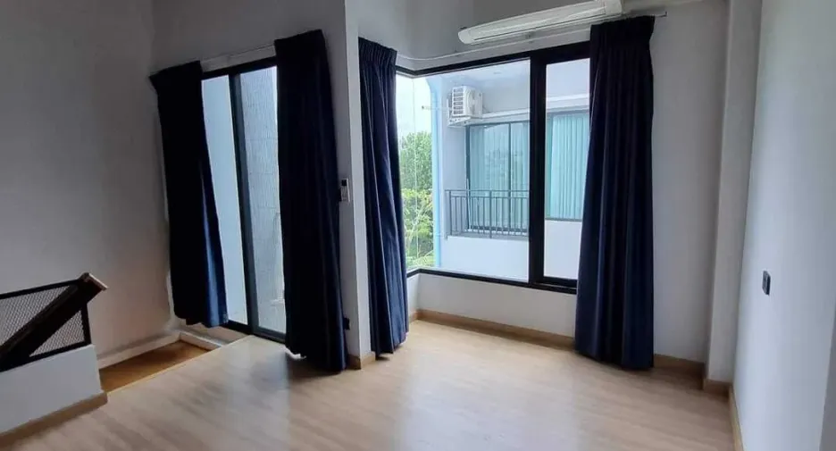 For rent 4 bedrooms townhouse in Pak Kret, Nonthaburi