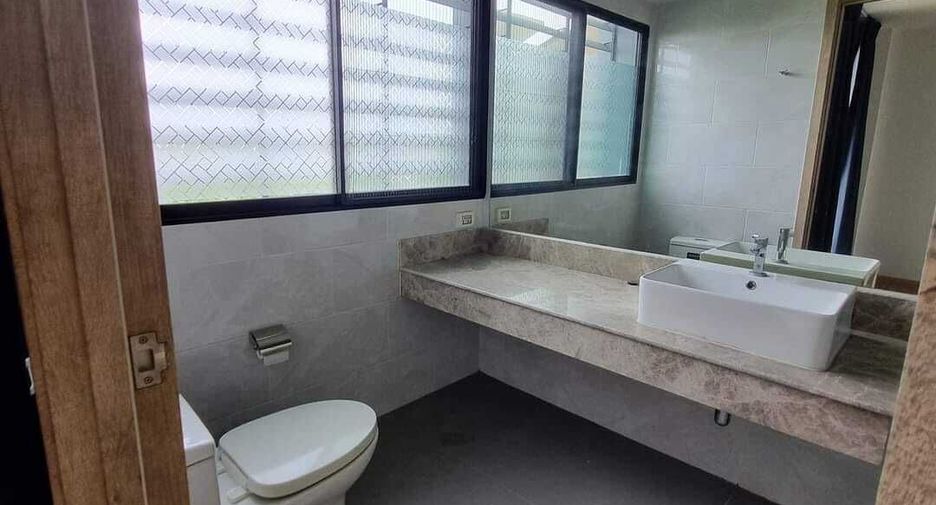 For rent 4 bedrooms townhouse in Pak Kret, Nonthaburi