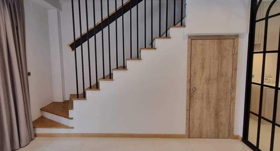 For rent 4 bedrooms townhouse in Pak Kret, Nonthaburi