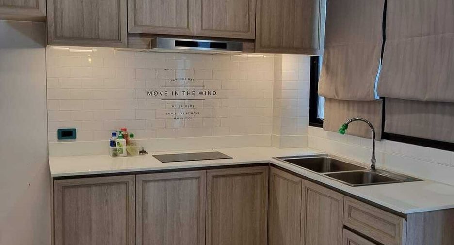 For rent 4 bedrooms townhouse in Pak Kret, Nonthaburi