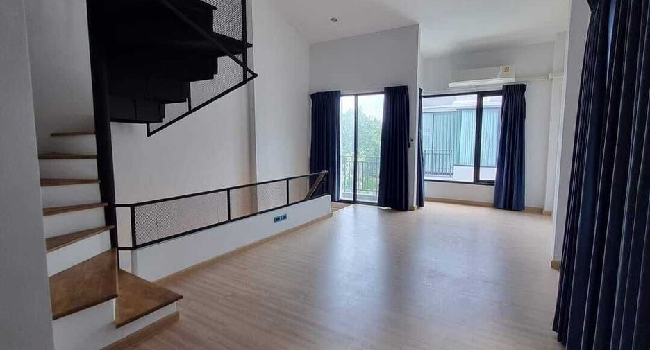 For rent 4 bedrooms townhouse in Pak Kret, Nonthaburi