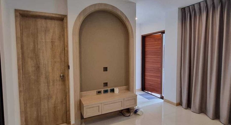 For rent 4 bedrooms townhouse in Pak Kret, Nonthaburi