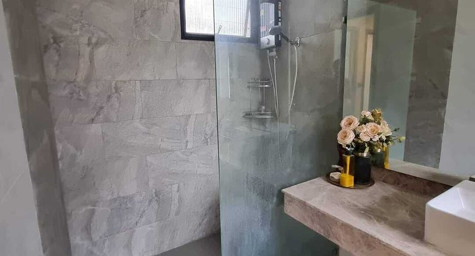 For rent 4 bedrooms townhouse in Pak Kret, Nonthaburi