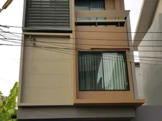 出租 4 卧室 联排别墅 在 Pak Kret, Nonthaburi