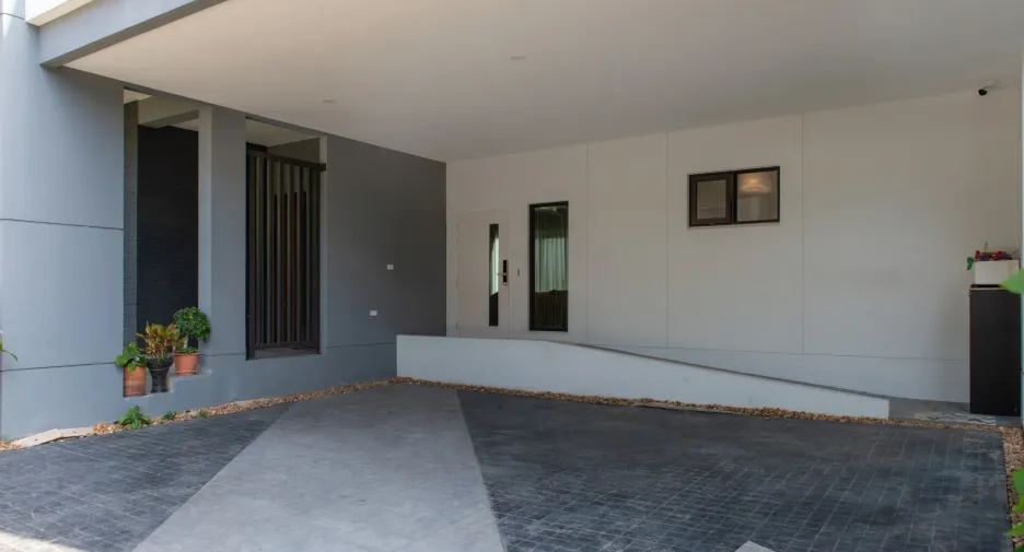 For sale and for rent 5 bedrooms house in Bang Kruai, Nonthaburi