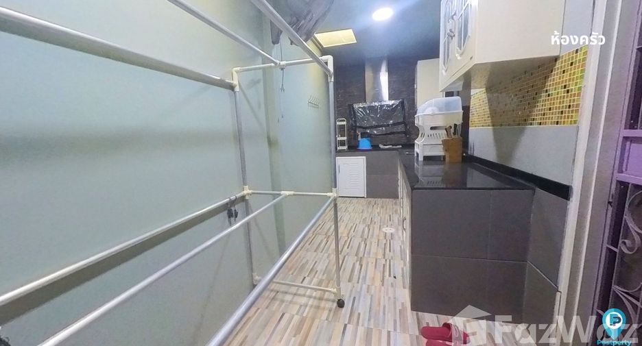 For sale 3 bedrooms townhouse in Mueang Samut Prakan, Samut Prakan
