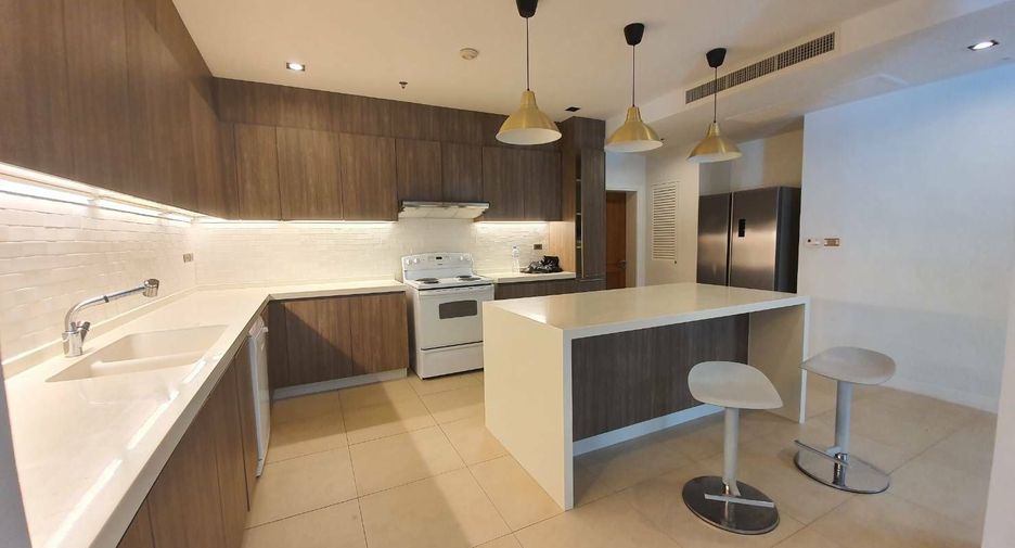 Casa en venta de 5 habitaciones en Pak Kret, Nonthaburi