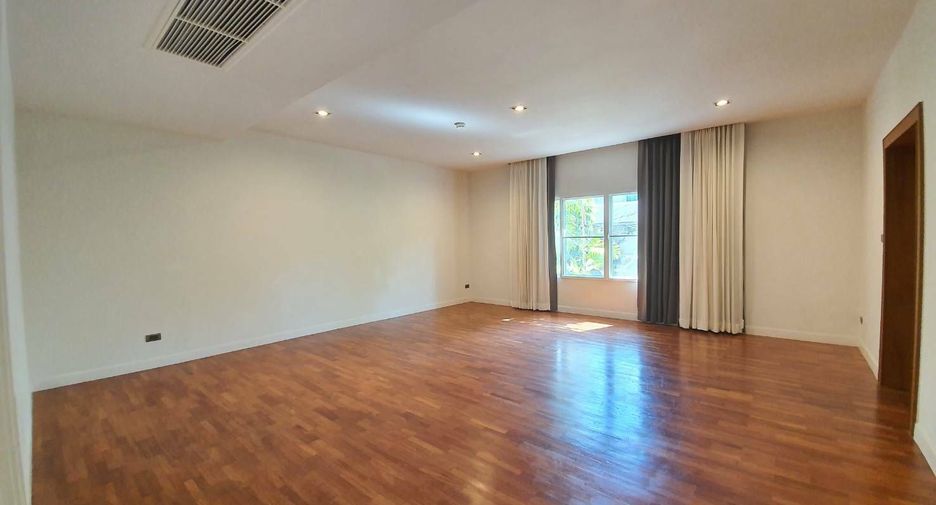 Casa en venta de 5 habitaciones en Pak Kret, Nonthaburi
