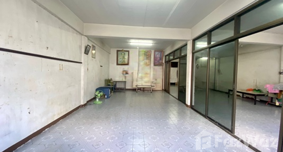 出售 5 卧室 商业空间 在 Mueang Nonthaburi, Nonthaburi
