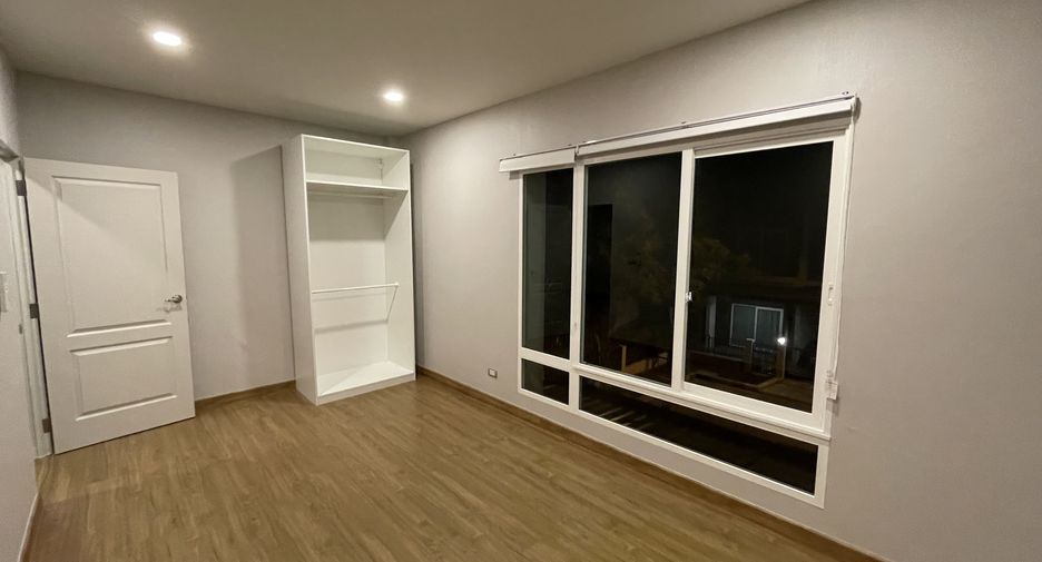 For sale 4 bedrooms house in Sai Mai, Bangkok