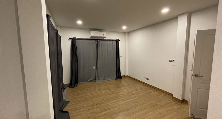 For sale 4 bedrooms house in Sai Mai, Bangkok