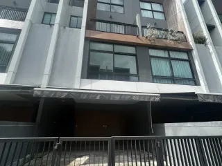 Продажа 3 спальни таунхаус в Лат Пхрао, Бангкок