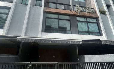 出售 3 卧室 联排别墅 在 Lat Phrao, 曼谷