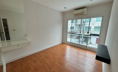 For sale 3 bedrooms townhouse in Prawet, Bangkok