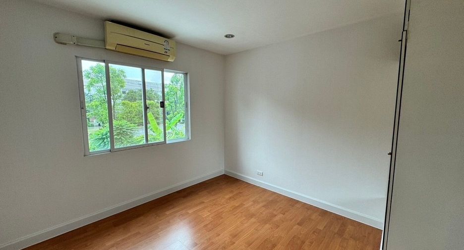 For sale 3 bedrooms townhouse in Prawet, Bangkok