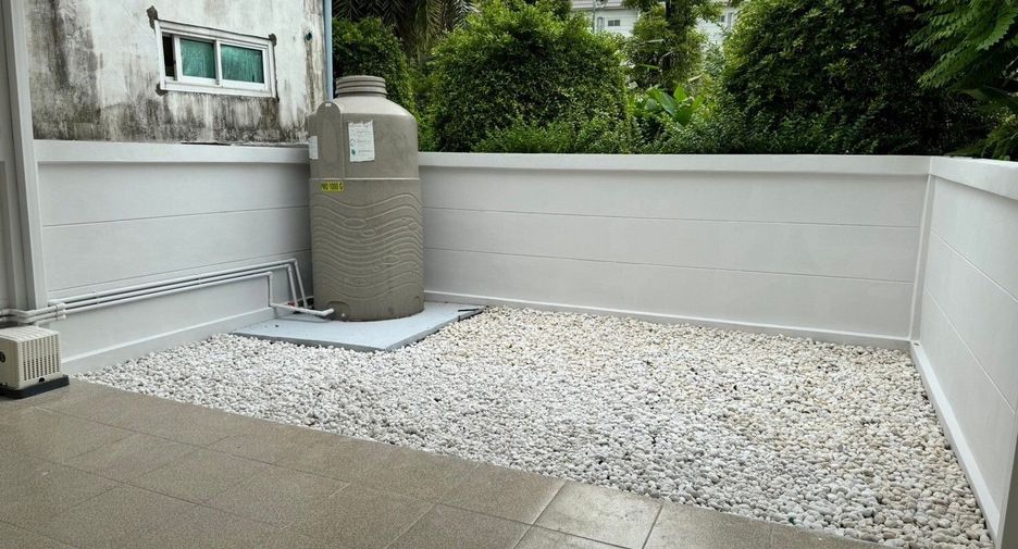 For sale 3 bedrooms townhouse in Prawet, Bangkok