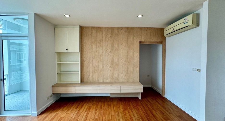 For sale 3 bedrooms townhouse in Prawet, Bangkok