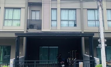 For sale 3 bedrooms townhouse in Mueang Pathum Thani, Pathum Thani