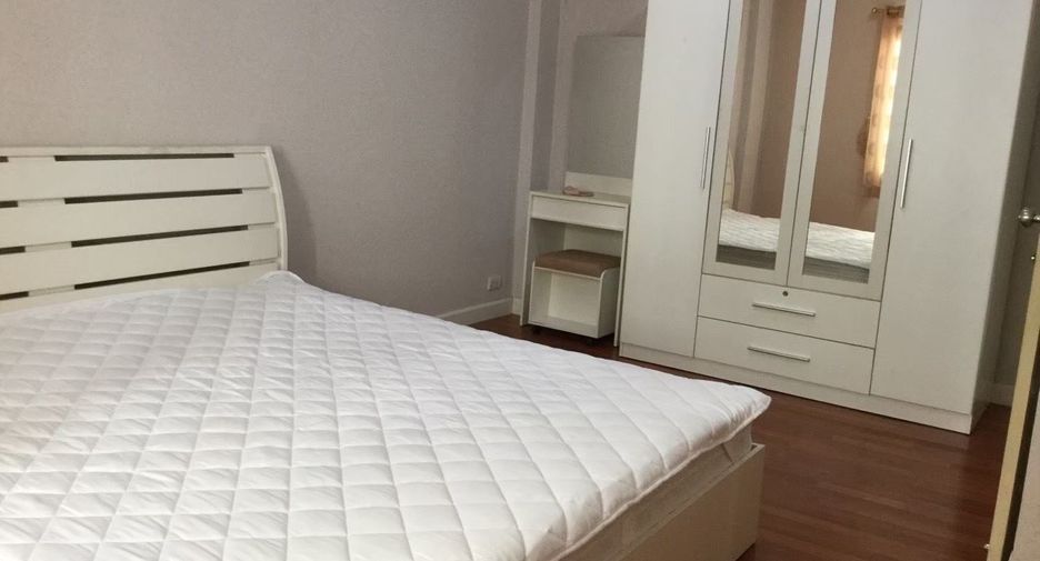 For sale 3 bedrooms townhouse in Prawet, Bangkok