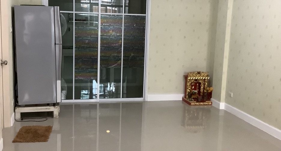 For sale 3 bedrooms townhouse in Prawet, Bangkok