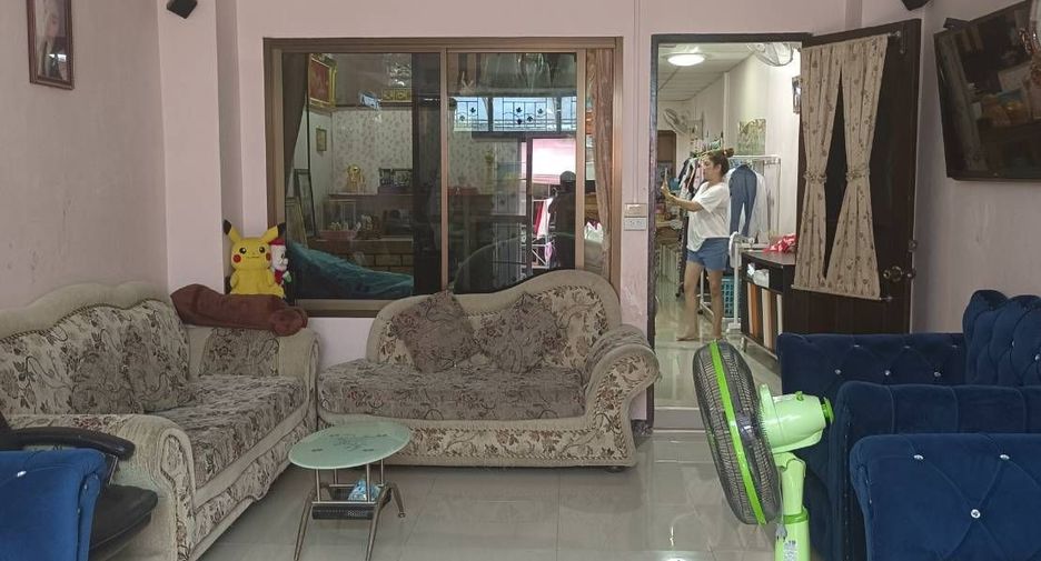 À vendre 2 chambres maison de ville à Mueang Pathum Thani, Pathum Thani