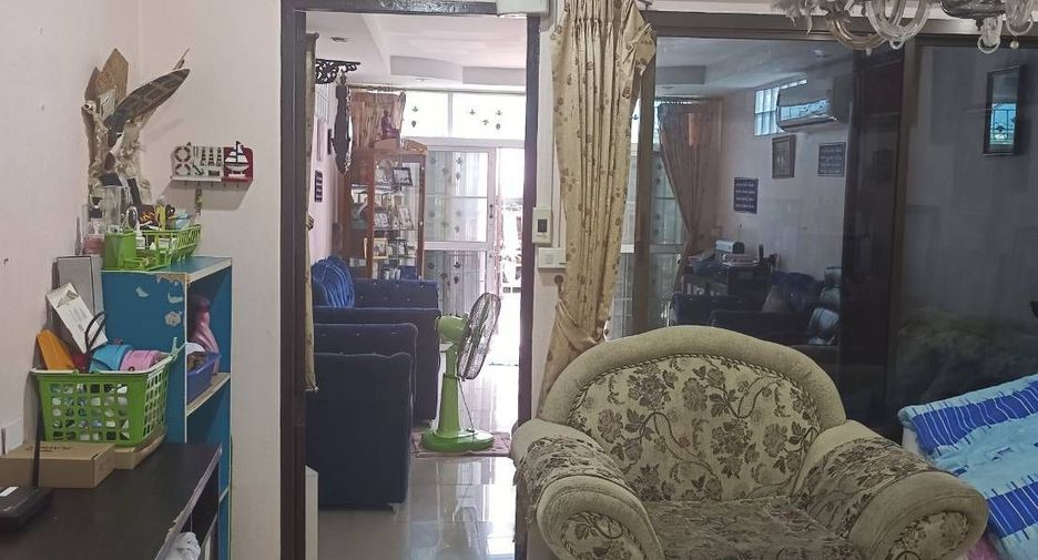 À vendre 2 chambres maison de ville à Mueang Pathum Thani, Pathum Thani