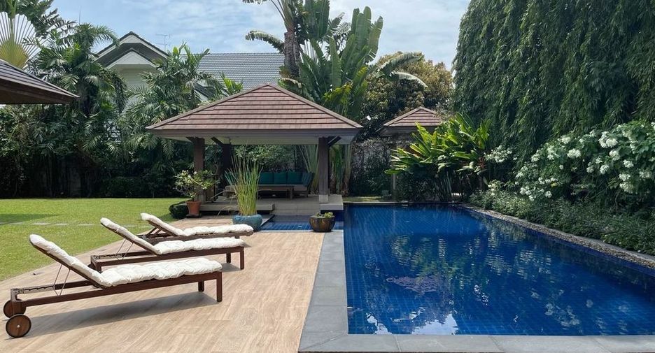 Villa zum Kauf mit 4 Zimmer in Pak Kret, Nonthaburi