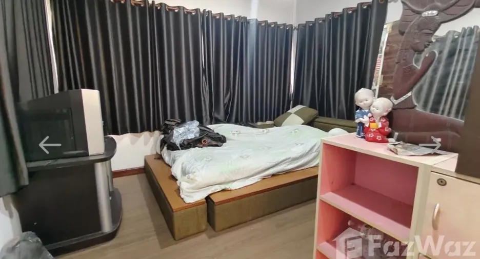 For sale 4 bedrooms house in Bang Kapi, Bangkok
