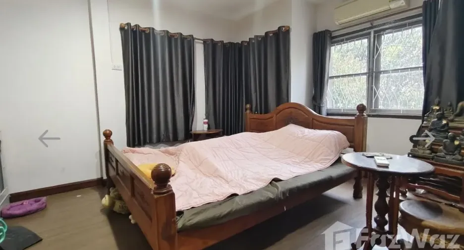 For sale 4 bedrooms house in Bang Kapi, Bangkok