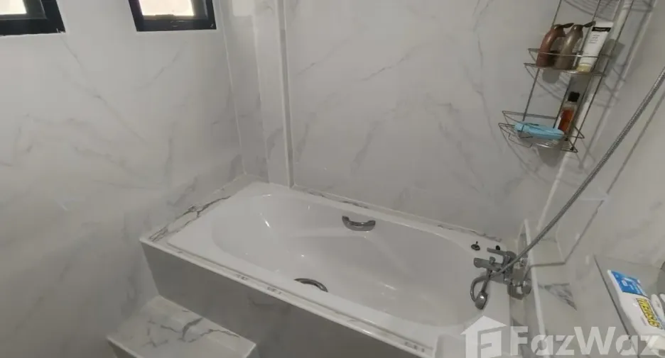 For sale 4 bedrooms house in Bang Kapi, Bangkok