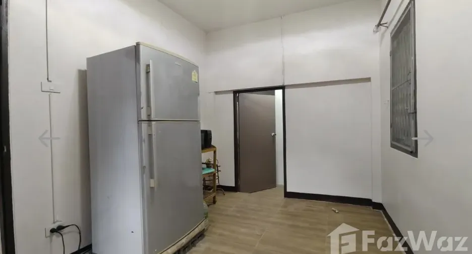 For sale 4 bedrooms house in Bang Kapi, Bangkok