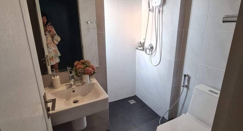 Casa en venta de 4 habitaciones en Sam Phran, Nakhon Pathom