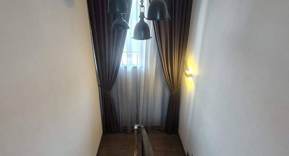 Casa en venta de 4 habitaciones en Sam Phran, Nakhon Pathom