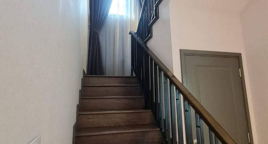 Casa en venta de 4 habitaciones en Sam Phran, Nakhon Pathom