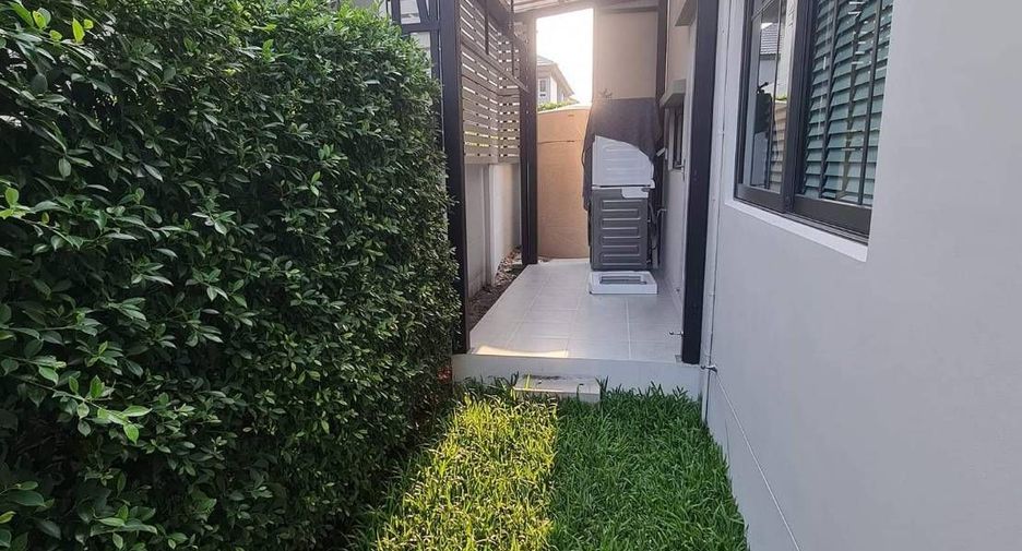 Casa en venta de 4 habitaciones en Sam Phran, Nakhon Pathom
