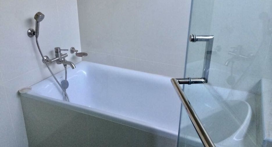 For rent 3 bedrooms townhouse in Pak Kret, Nonthaburi
