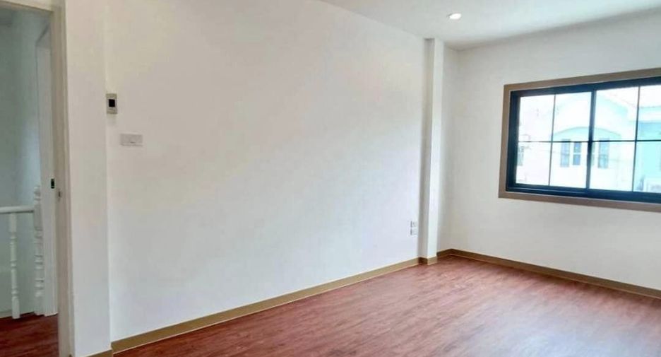 Casa adosada en venta de 3 habitaciones en Bang Bua Thong, Nonthaburi