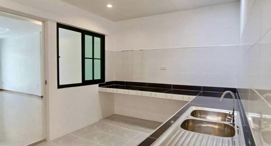 Casa adosada en venta de 3 habitaciones en Bang Bua Thong, Nonthaburi