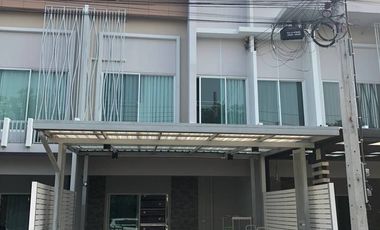 Casa adosada en venta de 3 habitaciones en Mueang Nonthaburi, Nonthaburi
