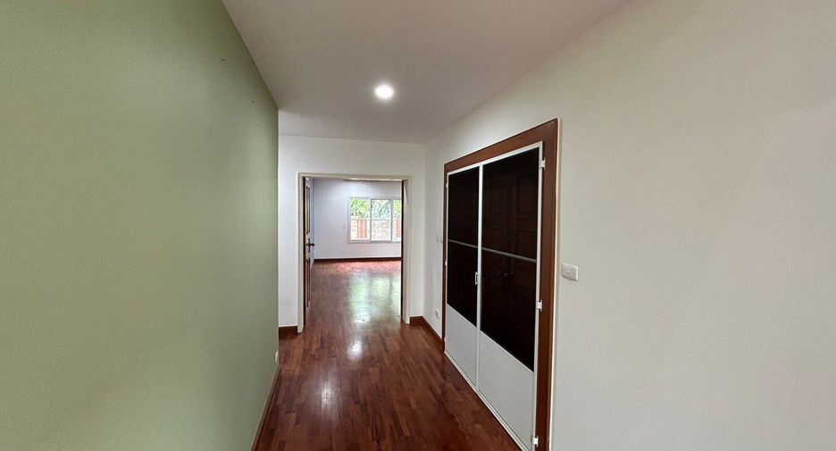 For rent 4 bedrooms house in Pak Kret, Nonthaburi