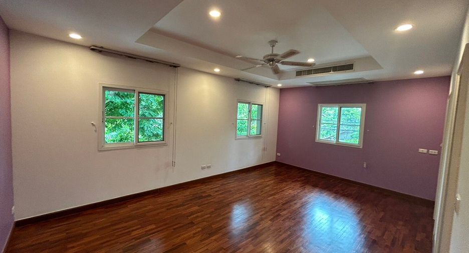 For rent 4 bedrooms house in Pak Kret, Nonthaburi